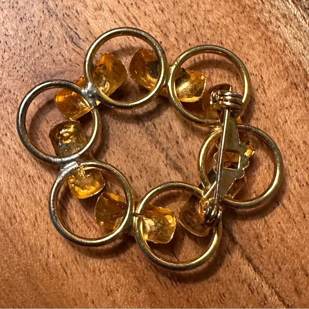 Vintage Chic Gold-Tone Women's Brooch